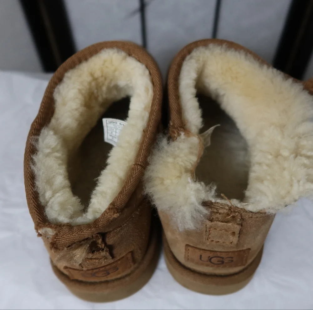 UGG Men's Chestnut Suede Slip-On Boots Size 8
